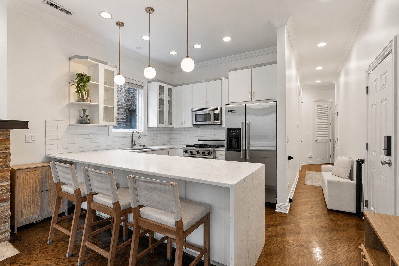 1131 W Addison Street Unit: 2