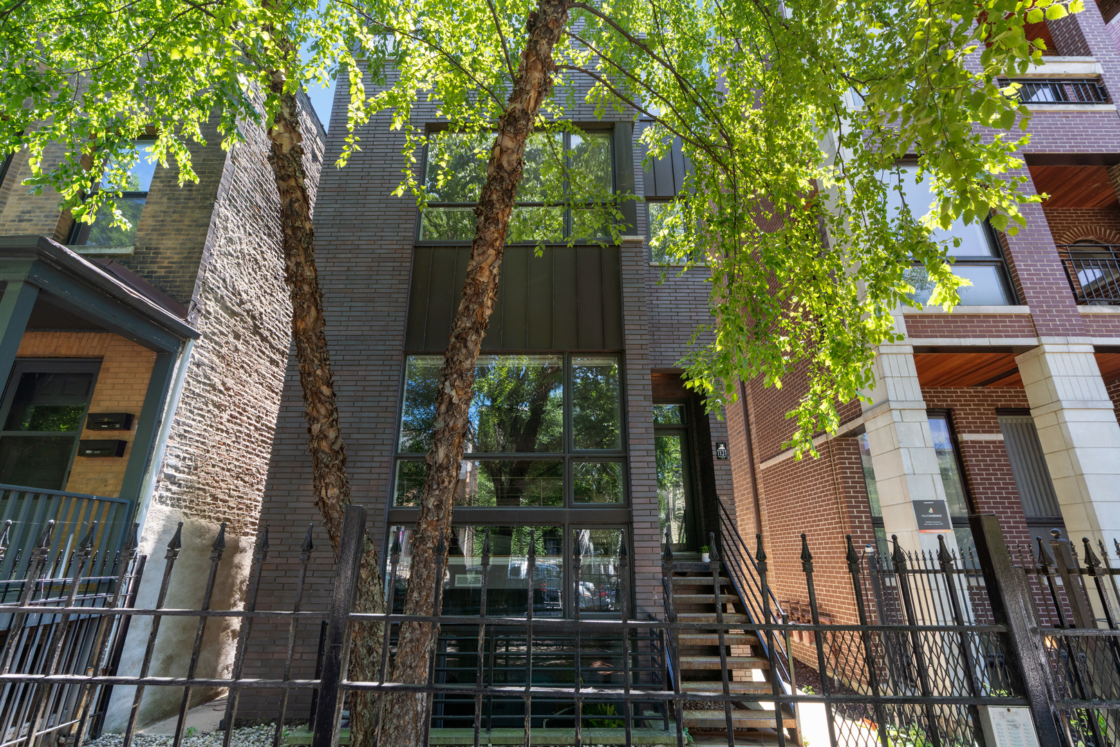 1131 W Addison Street Unit: 2