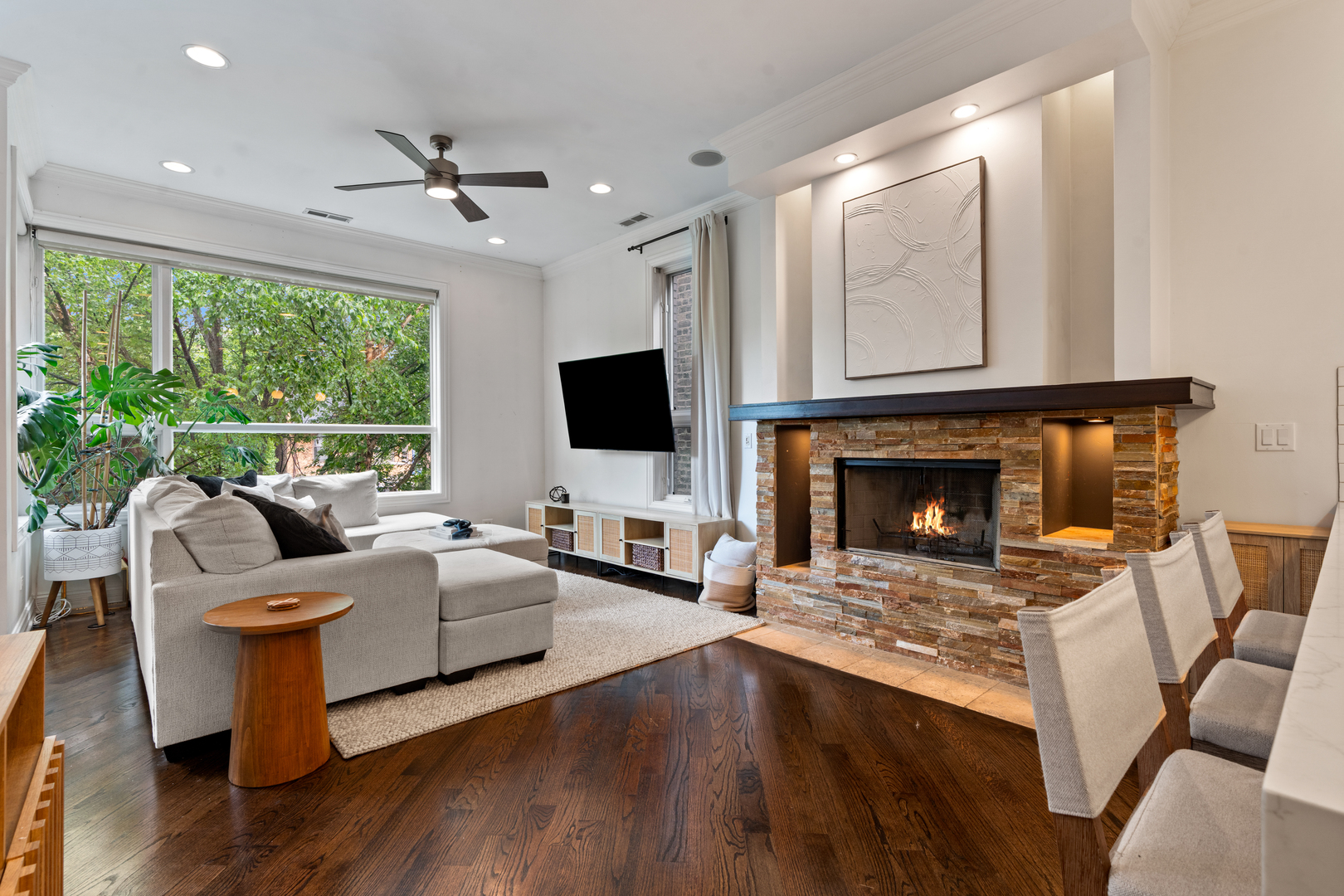 1131 W Addison Street Unit: 2