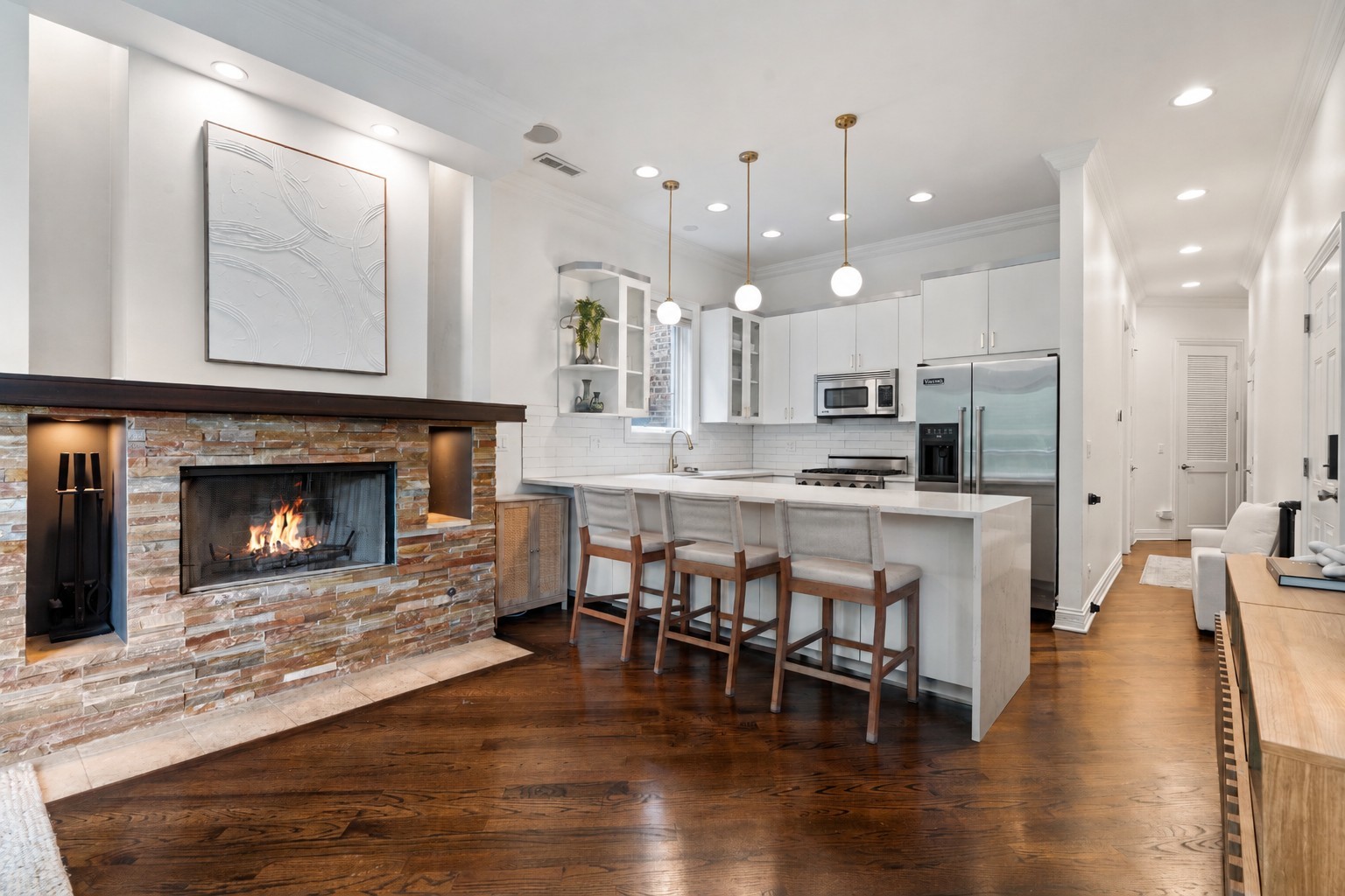 1131 W Addison Street Unit: 2