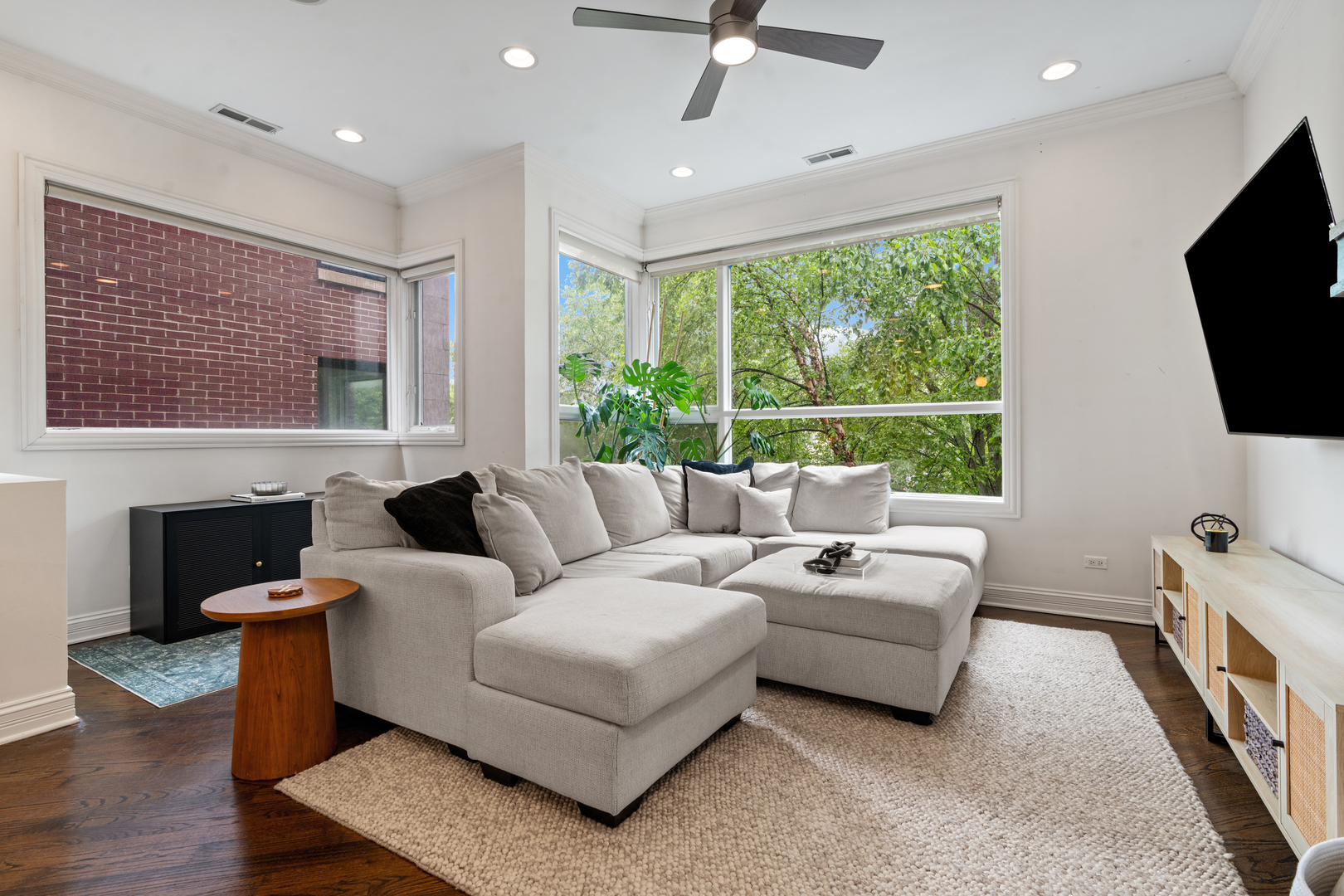 1131 W Addison Street Unit: 2