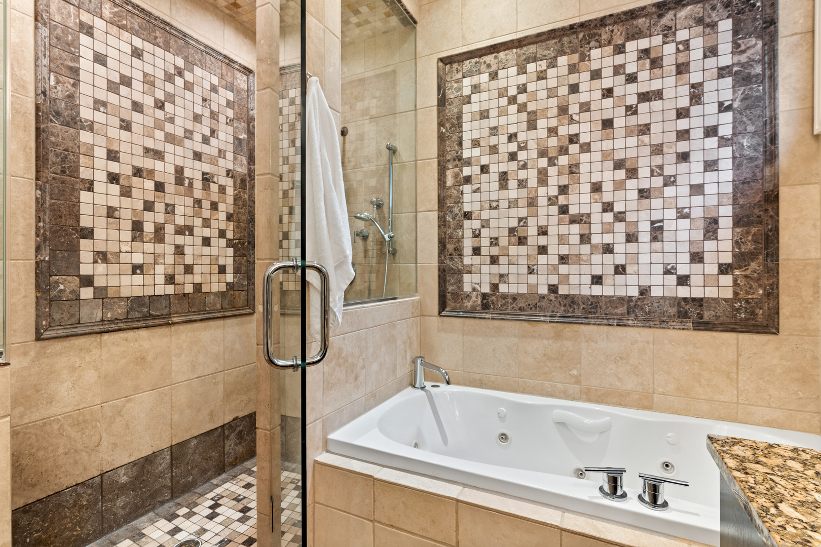 1131 W Addison Street Unit: 2