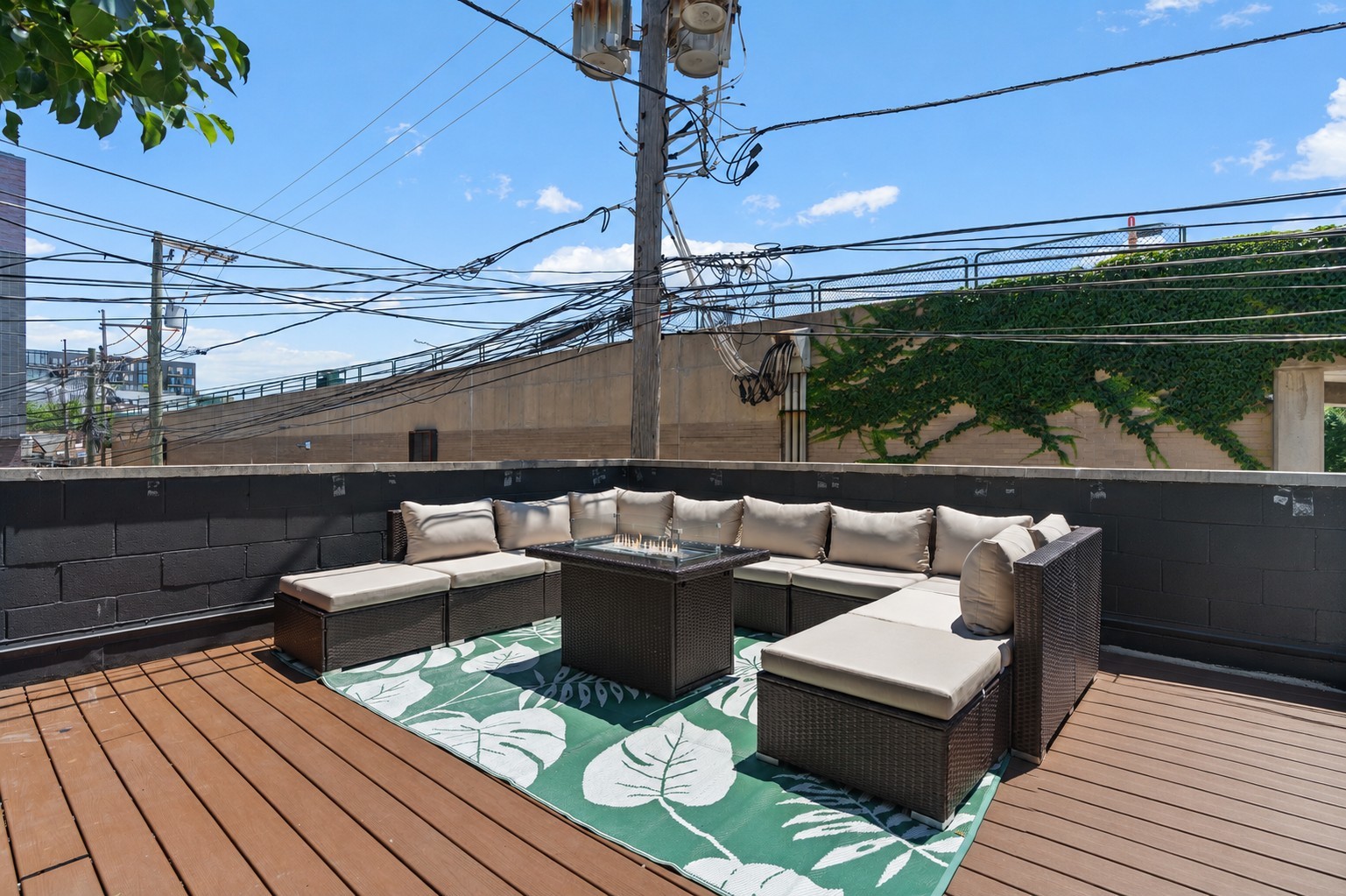 1131 W Addison Street Unit: 2