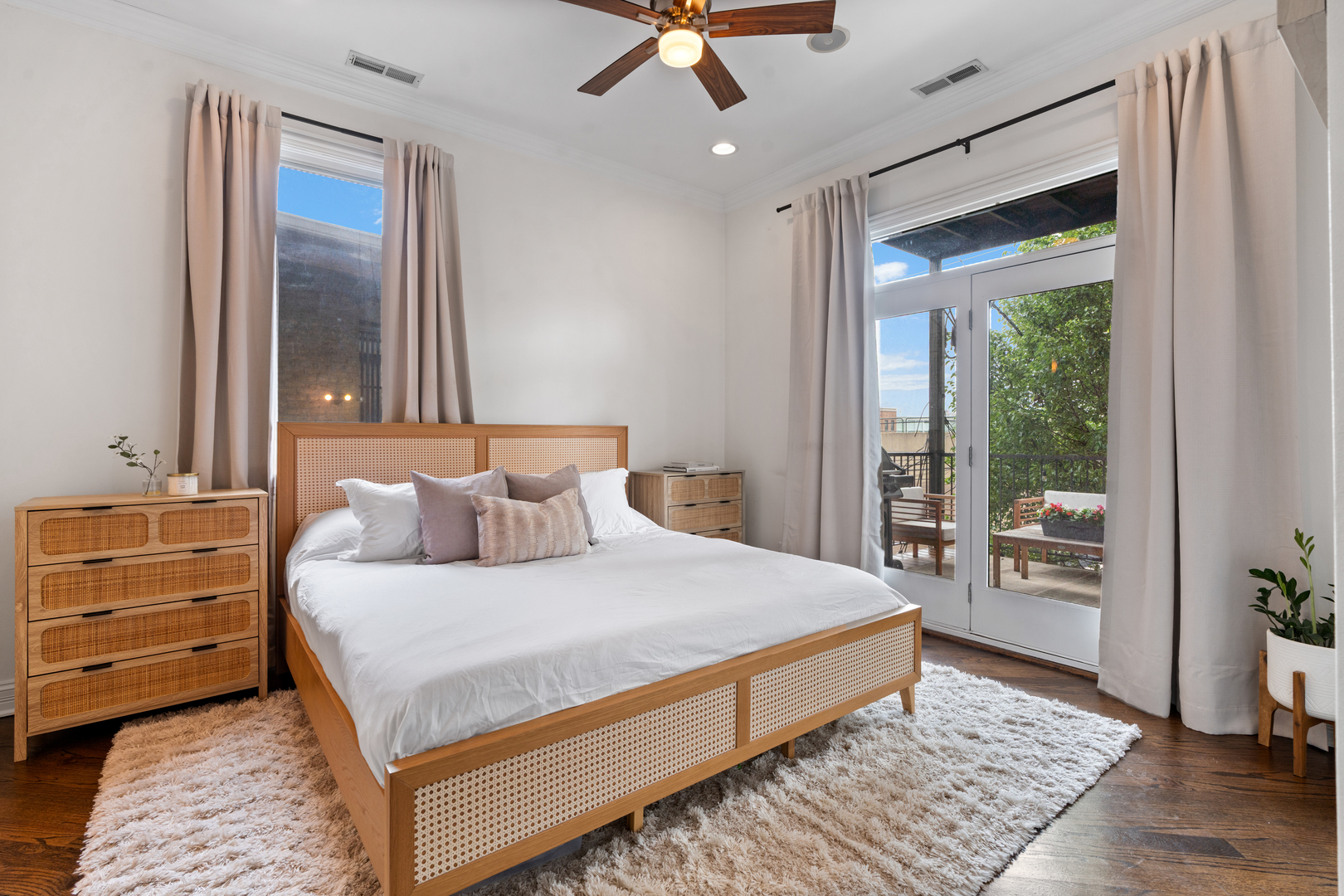 1131 W Addison Street Unit: 2