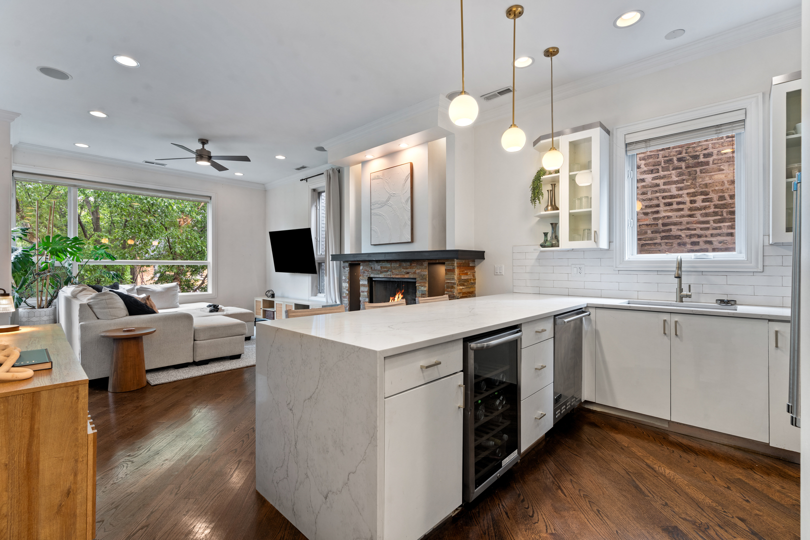 1131 W Addison Street Unit: 2