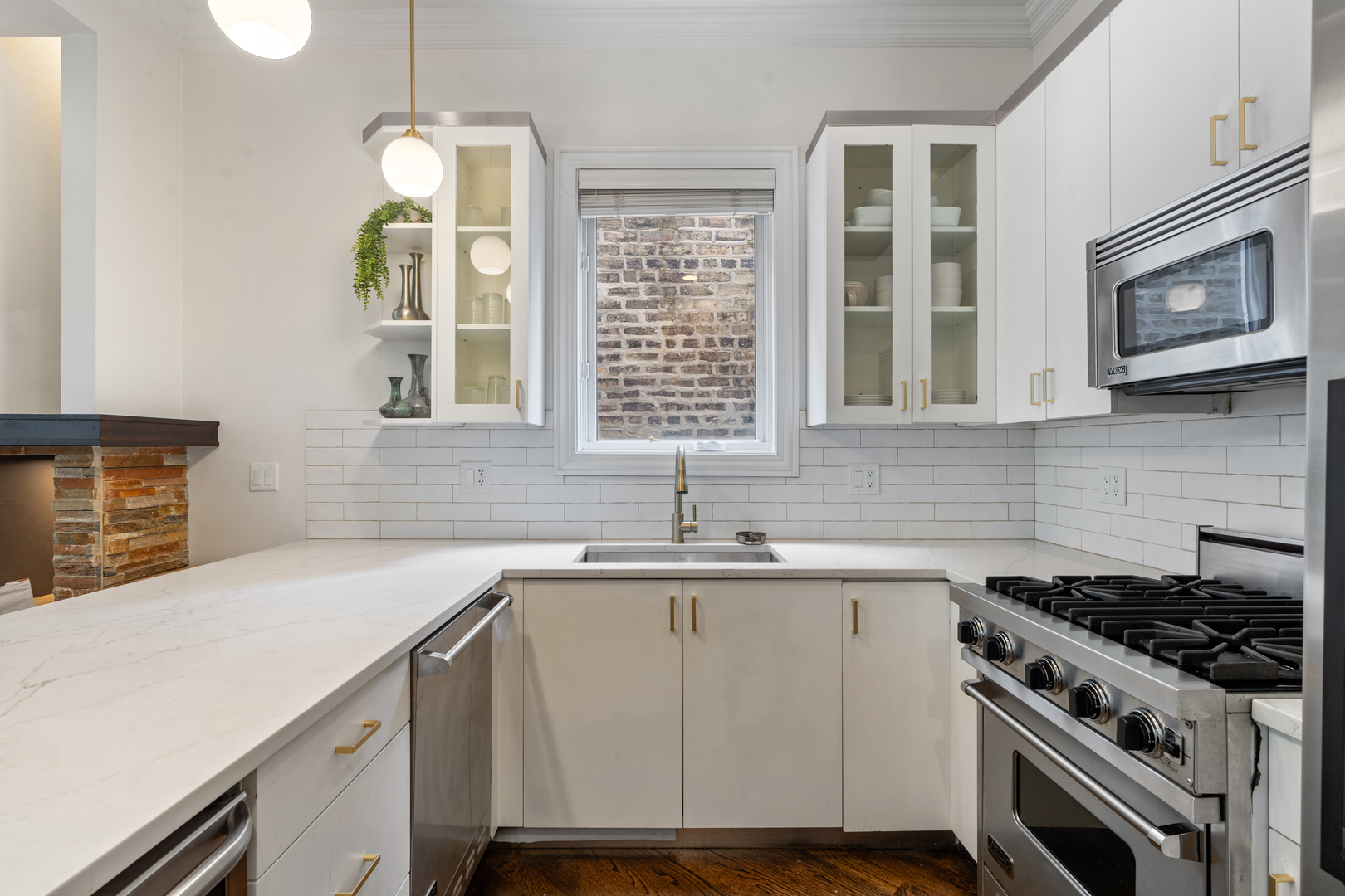 1131 W Addison Street Unit: 2