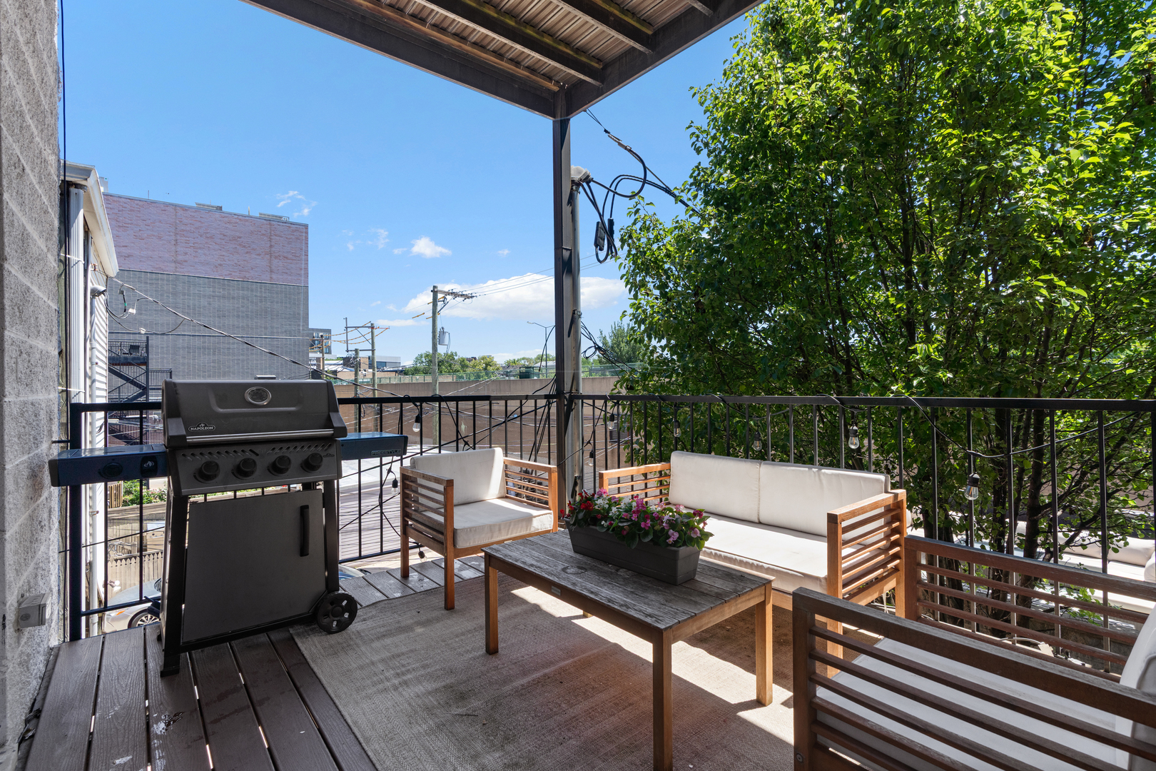 1131 W Addison Street Unit: 2