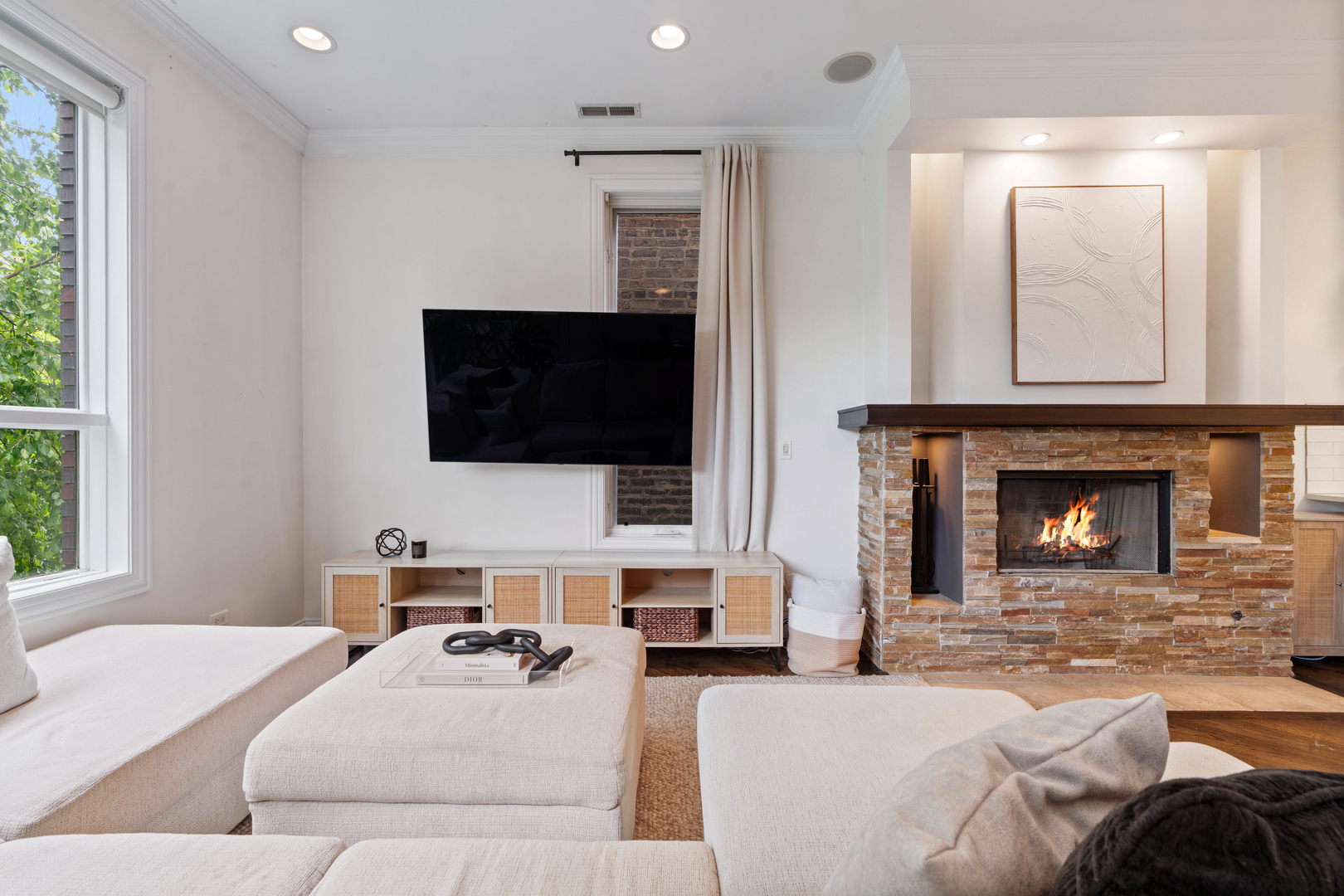 1131 W Addison Street Unit: 2