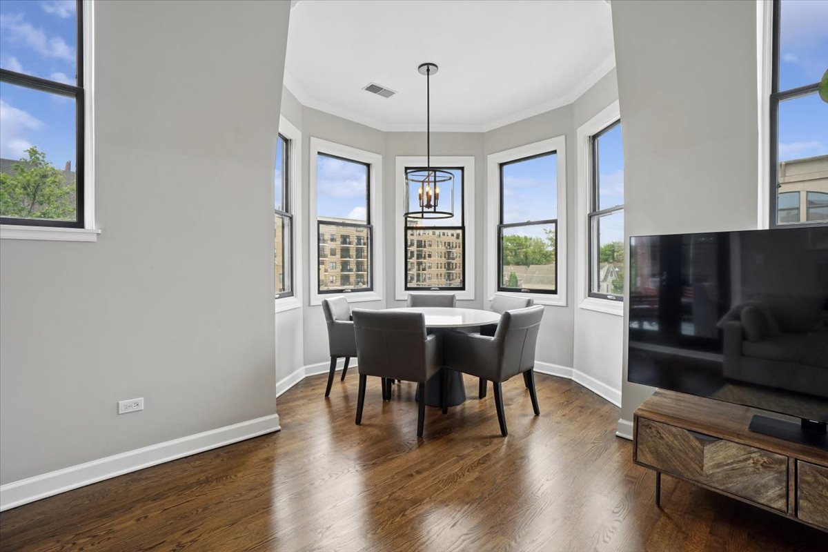3202 N Paulina Street Unit: 4S