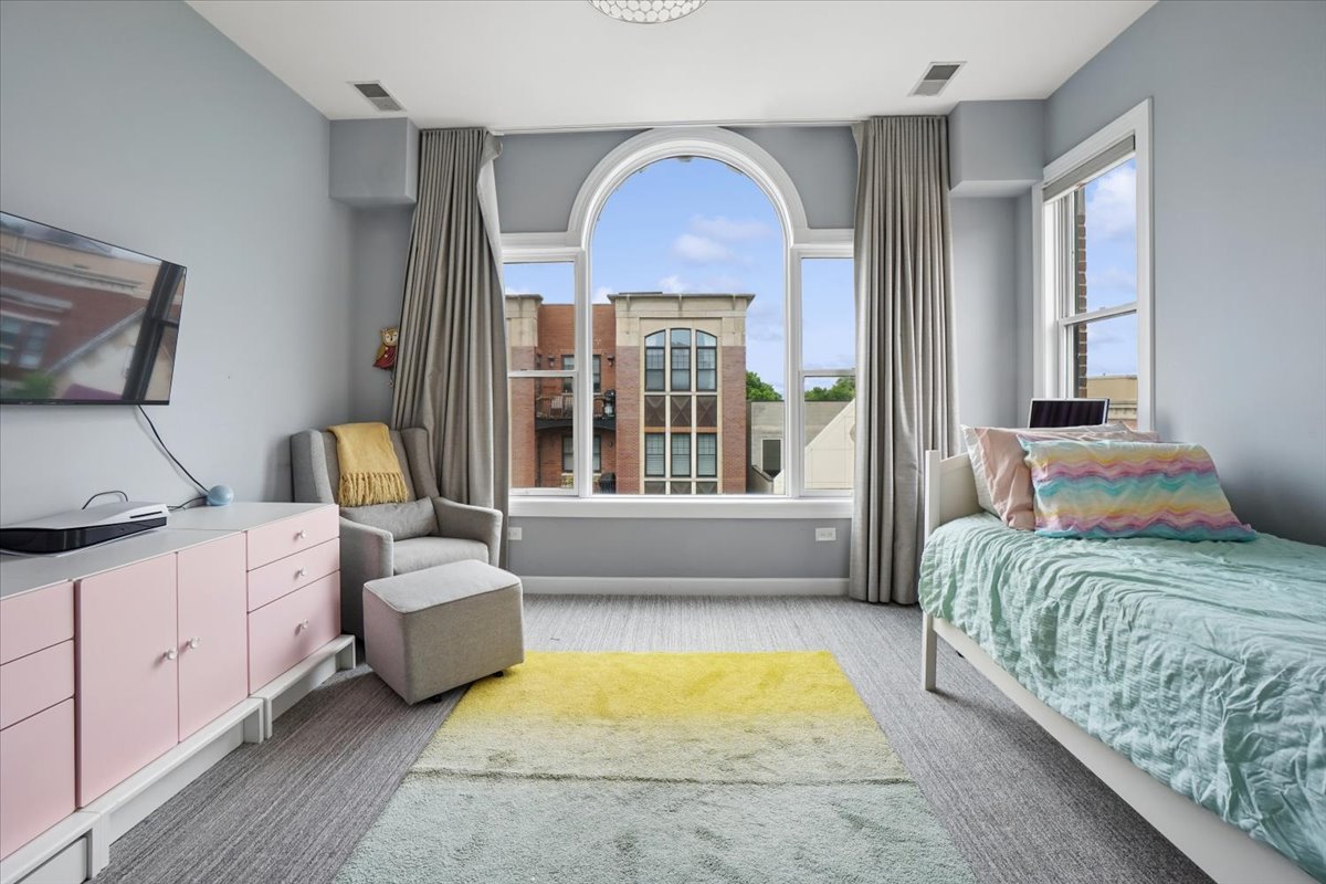 3202 N Paulina Street Unit: 4S