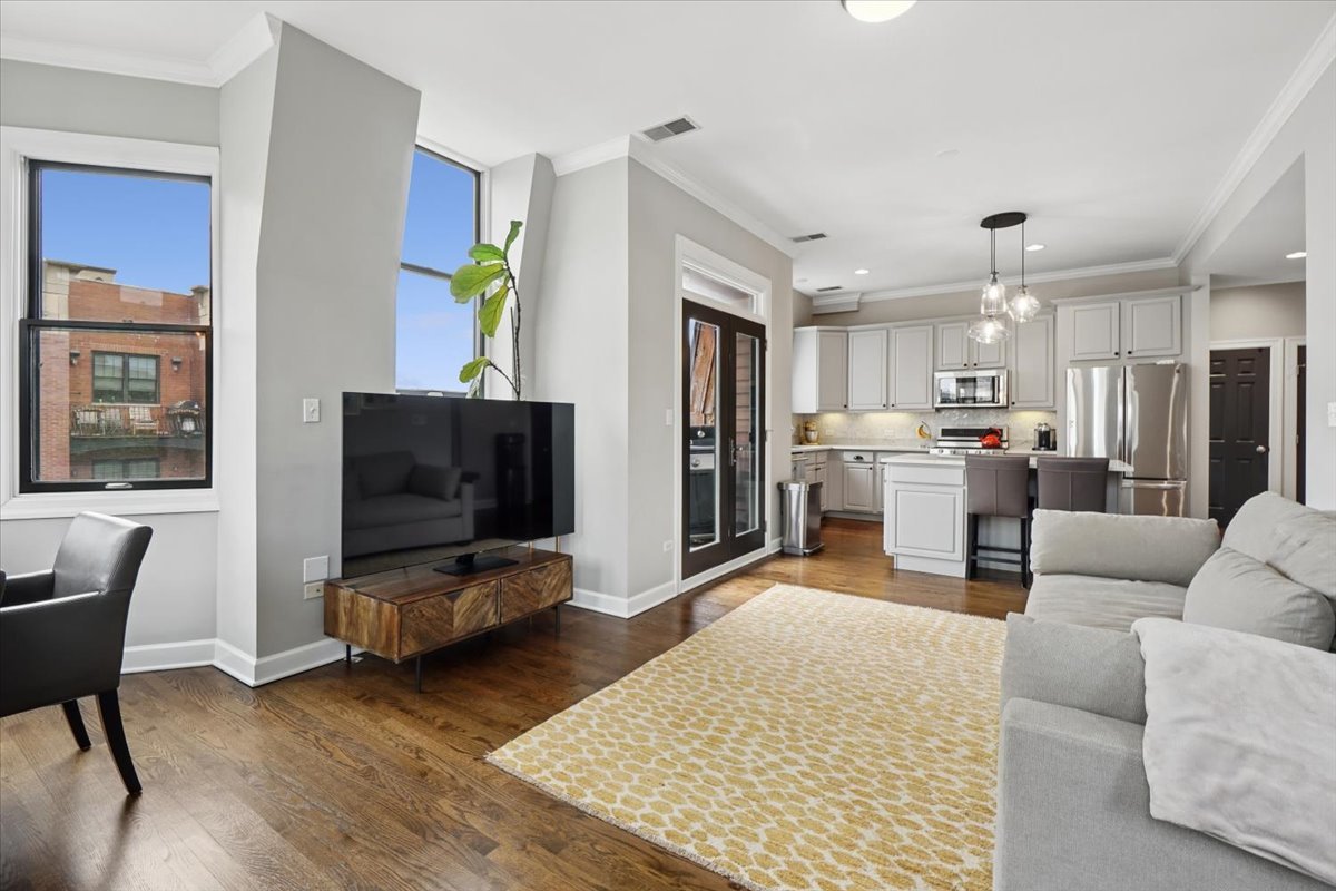 3202 N Paulina Street Unit: 4S