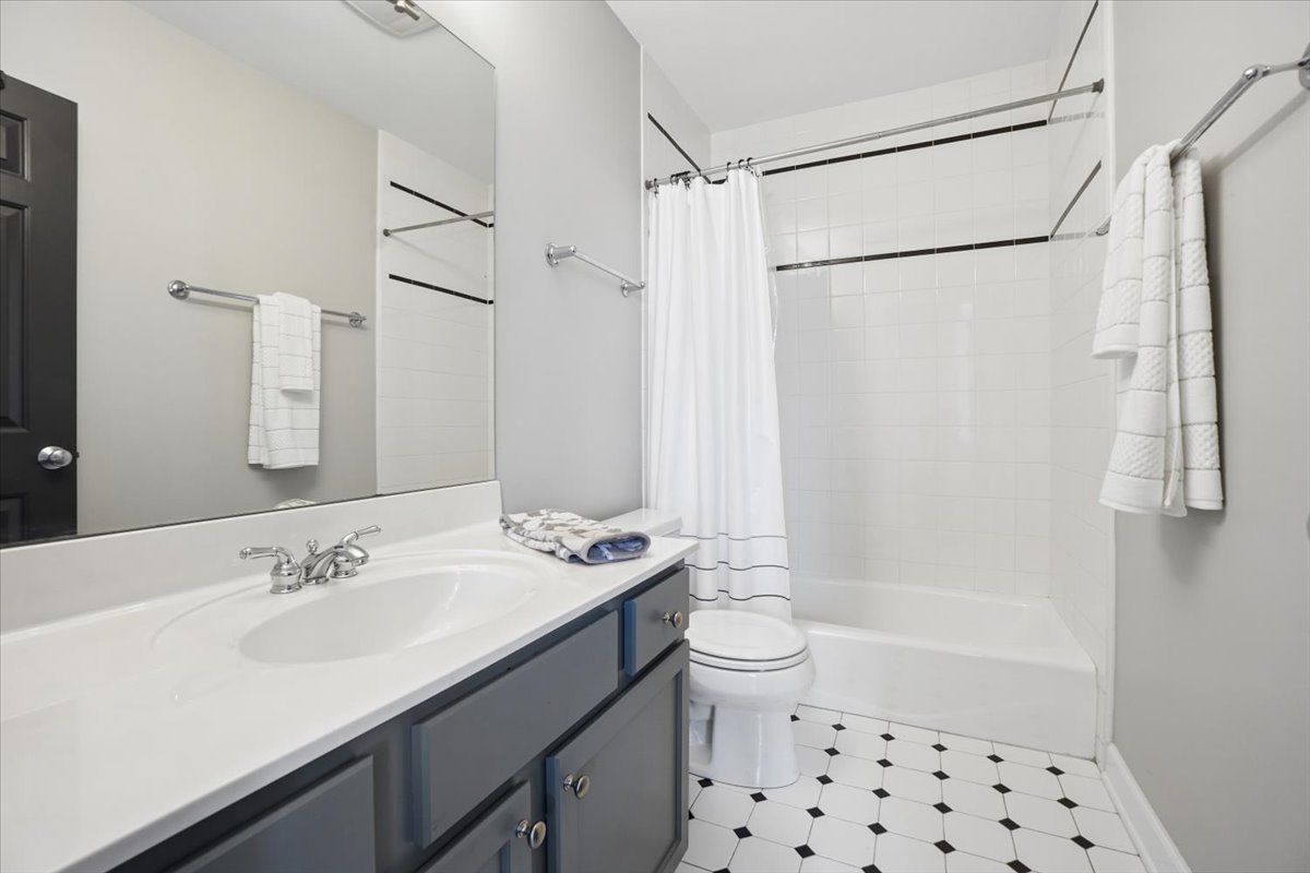 3202 N Paulina Street Unit: 4S