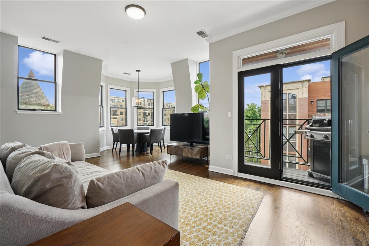 3202 N Paulina Street Unit: 4S
