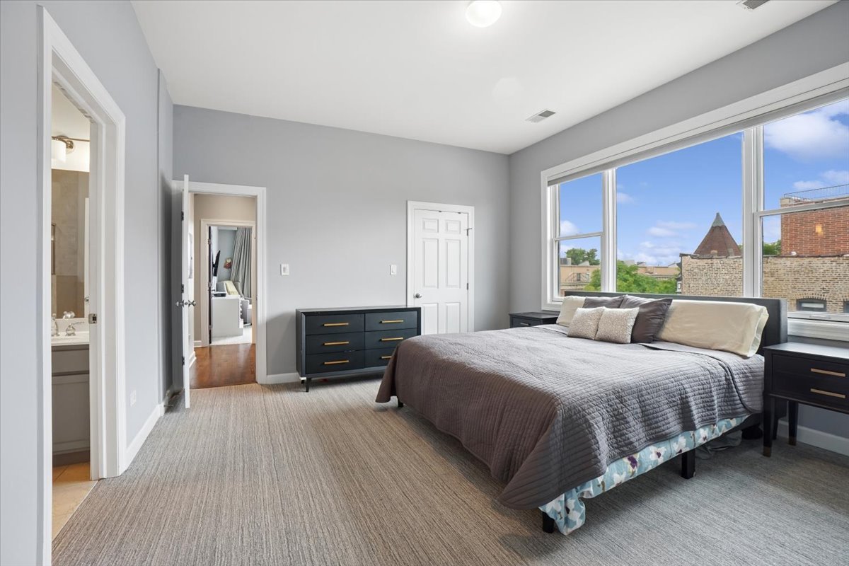 3202 N Paulina Street Unit: 4S