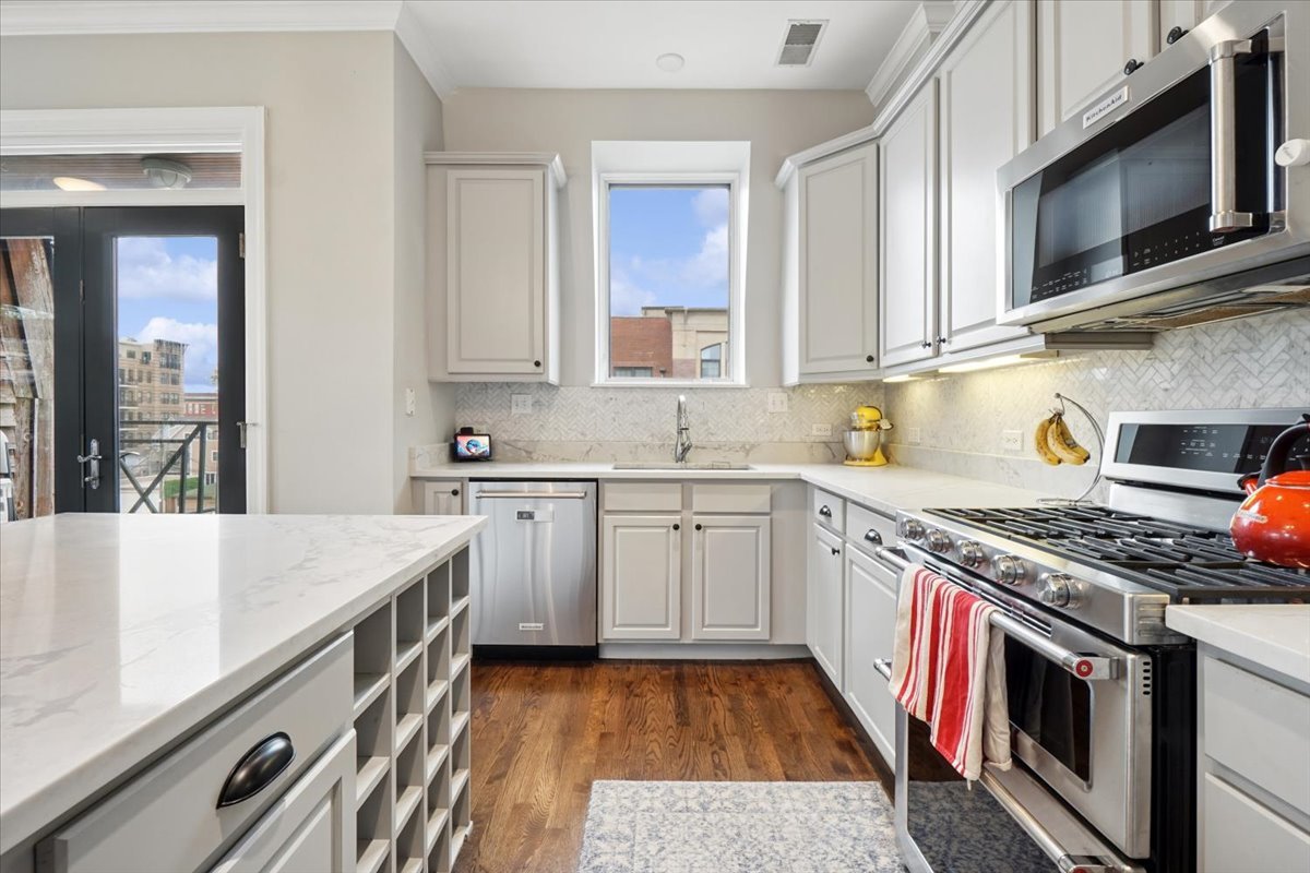 3202 N Paulina Street Unit: 4S