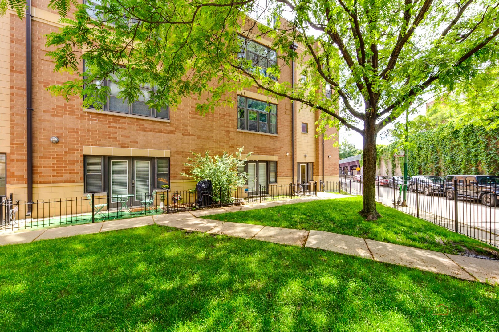 2300 W Bloomingdale Avenue Unit: D