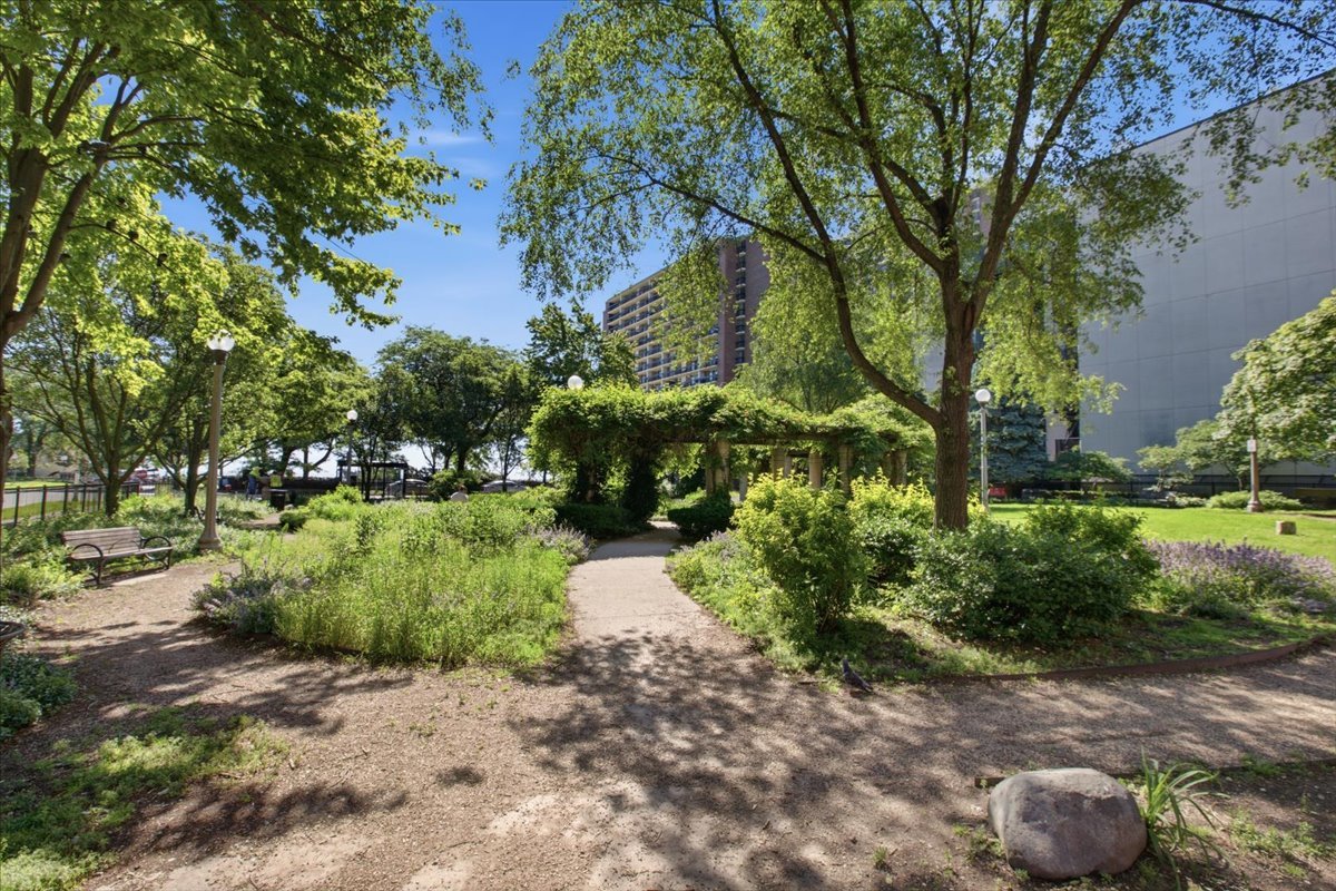 1023 W Thorndale Avenue Unit: 1