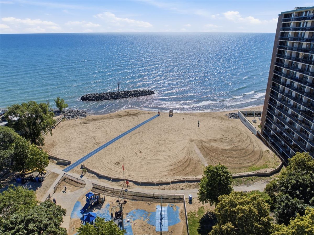 1023 W Thorndale Avenue Unit: 1
