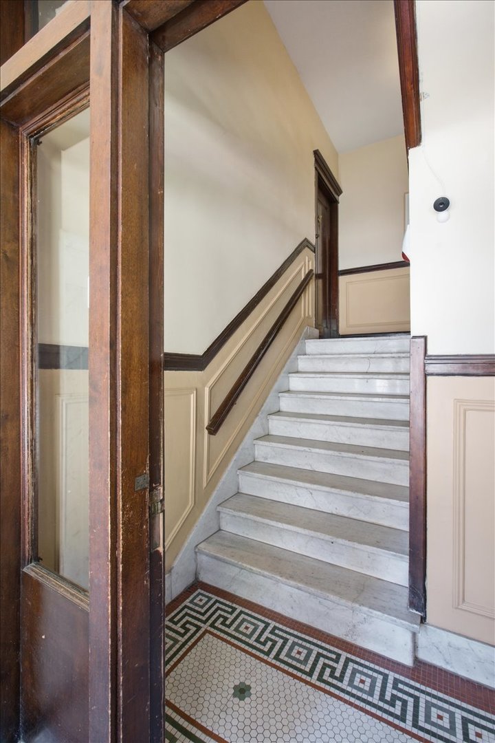 1023 W Thorndale Avenue Unit: 1