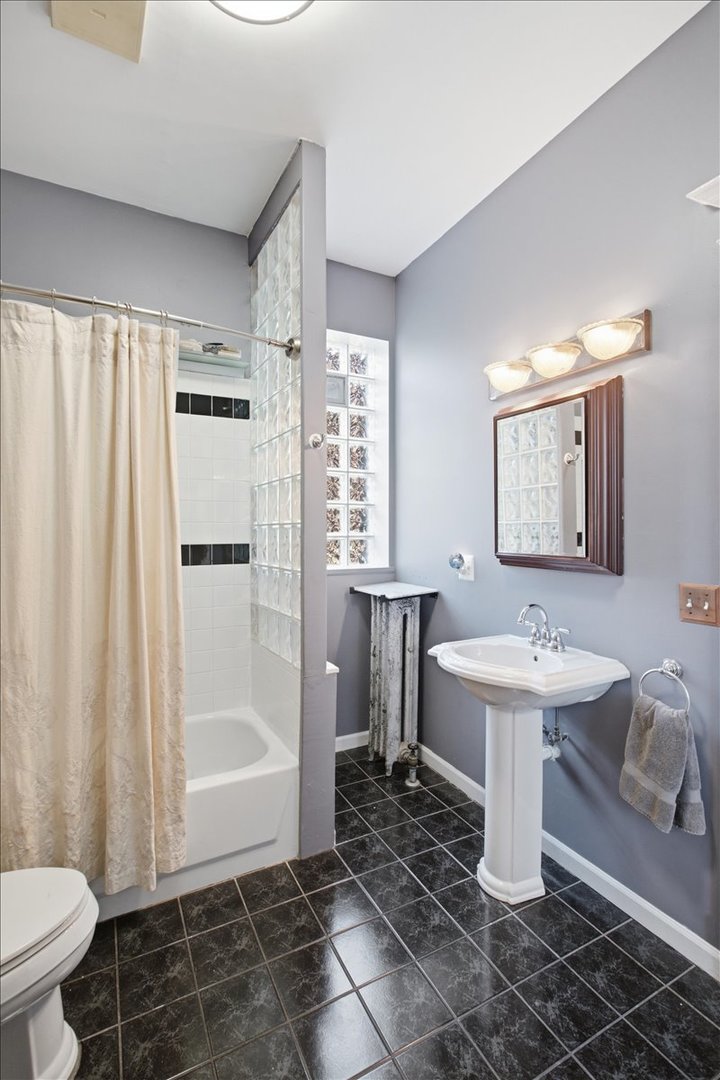 1023 W Thorndale Avenue Unit: 1