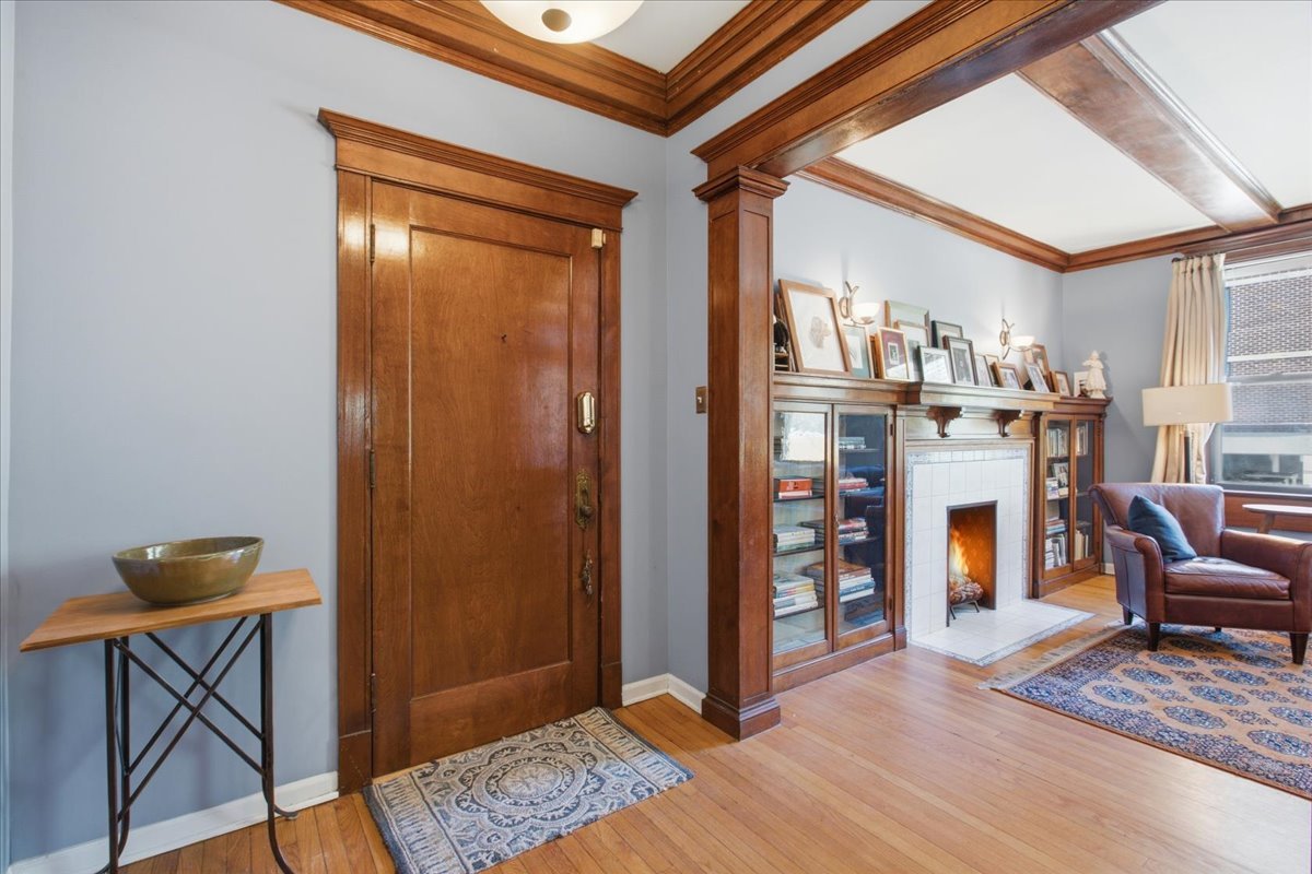 1023 W Thorndale Avenue Unit: 1