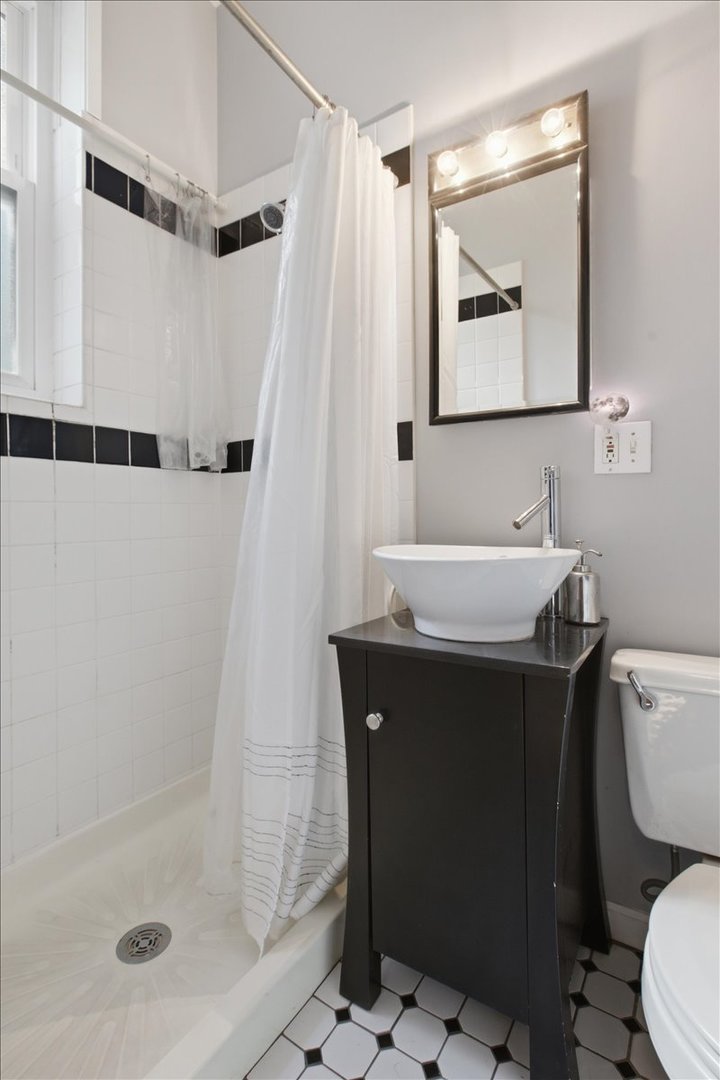 1023 W Thorndale Avenue Unit: 1
