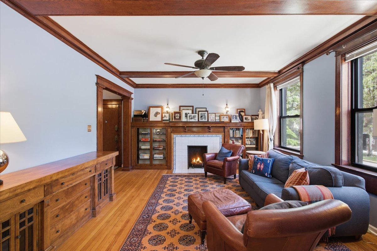 1023 W Thorndale Avenue Unit: 1