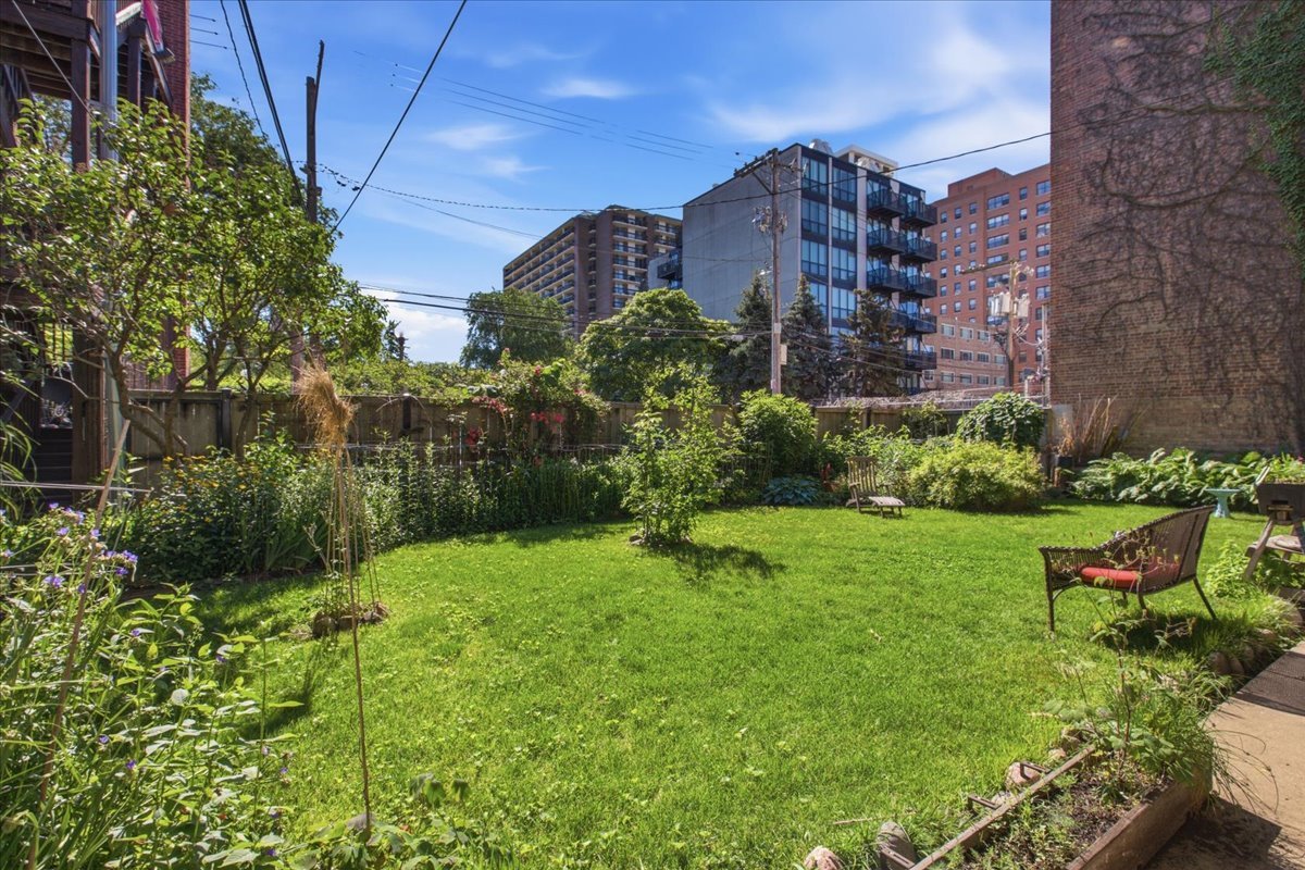 1023 W Thorndale Avenue Unit: 1