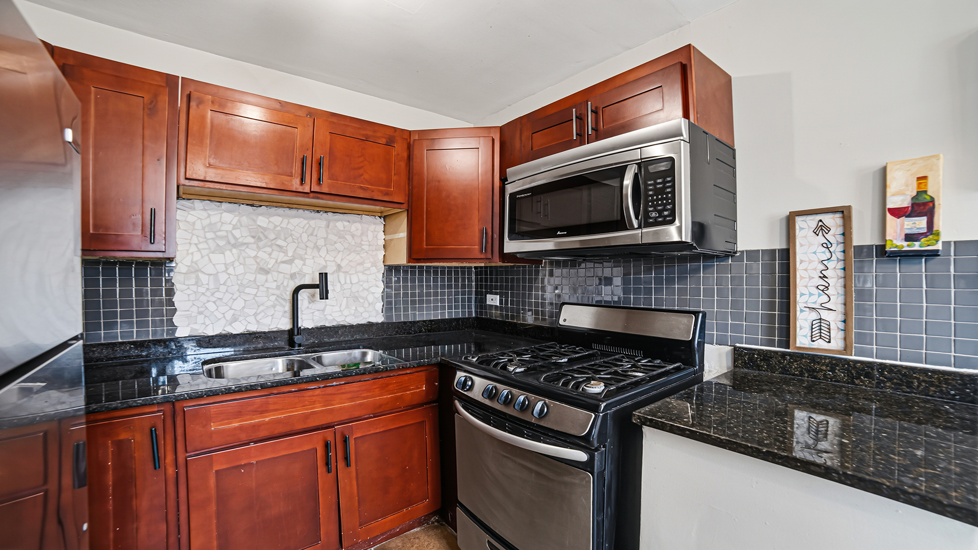 2411 W Balmoral Avenue Unit: 3B