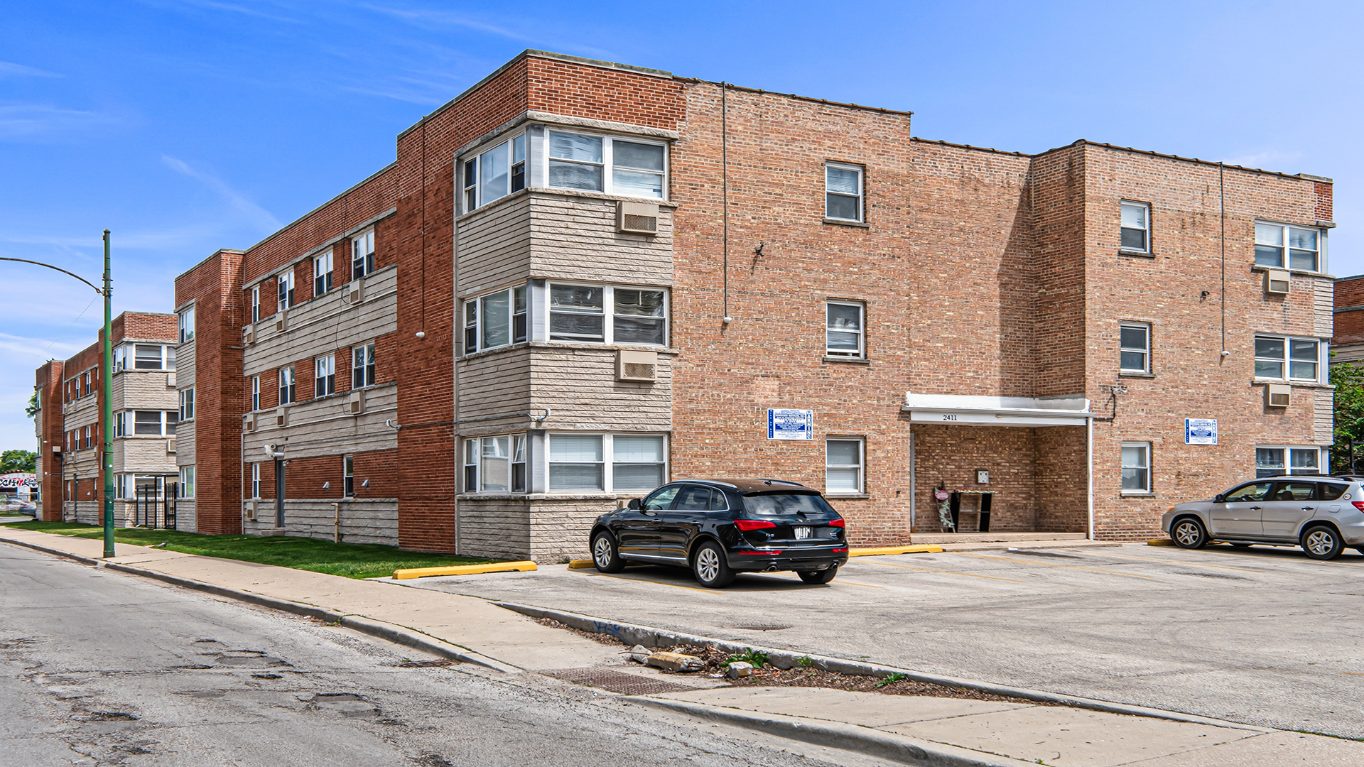 2411 W Balmoral Avenue Unit: 3B
