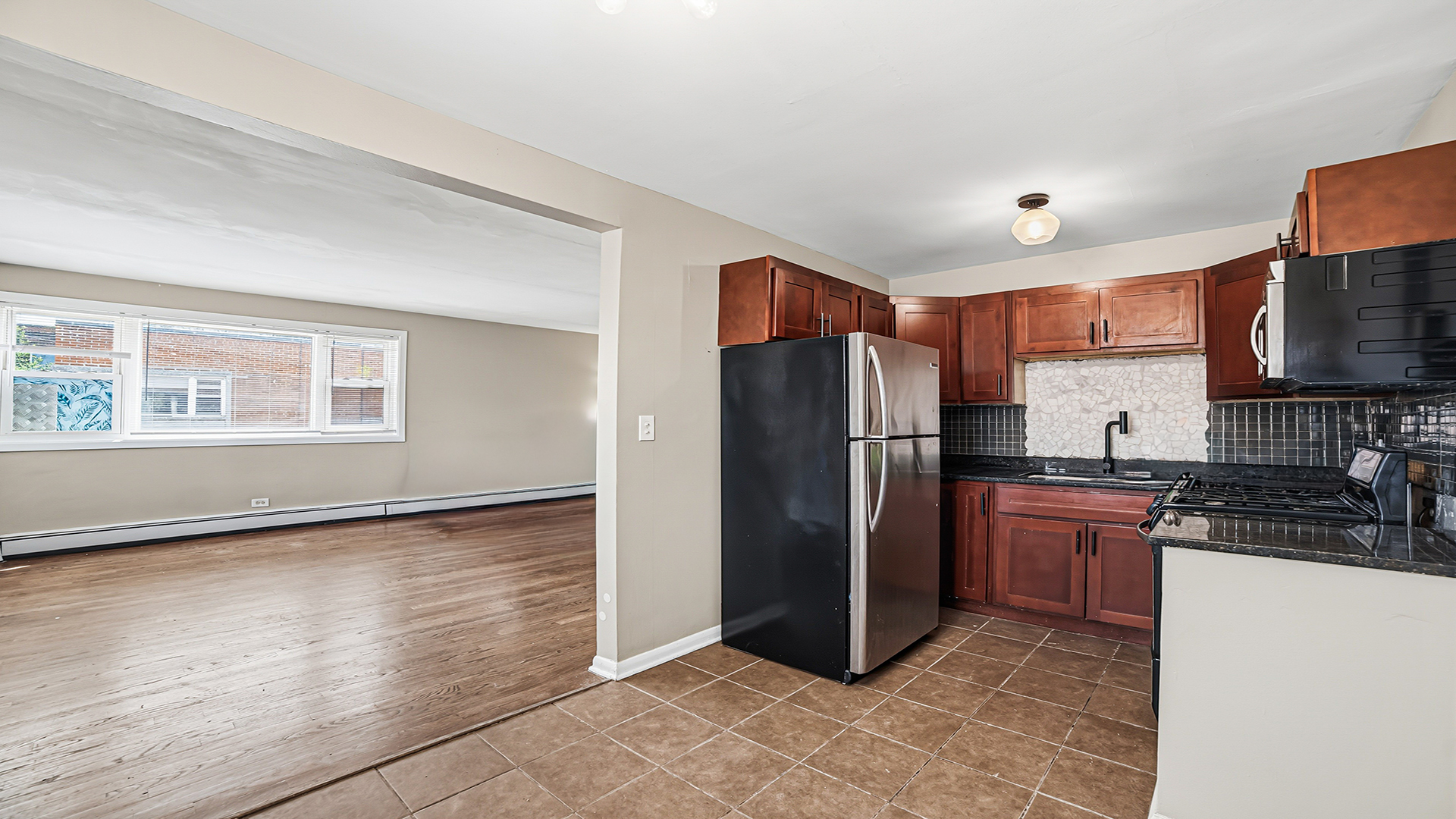 2411 W Balmoral Avenue Unit: 3B