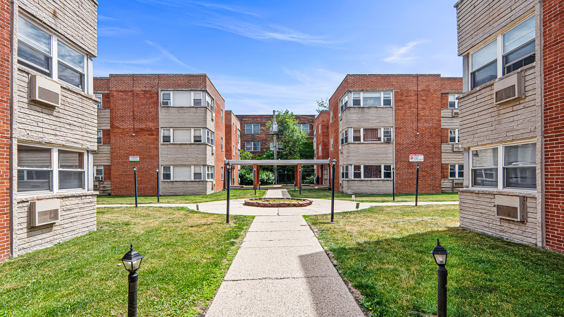 2411 W Balmoral Avenue Unit: 3B