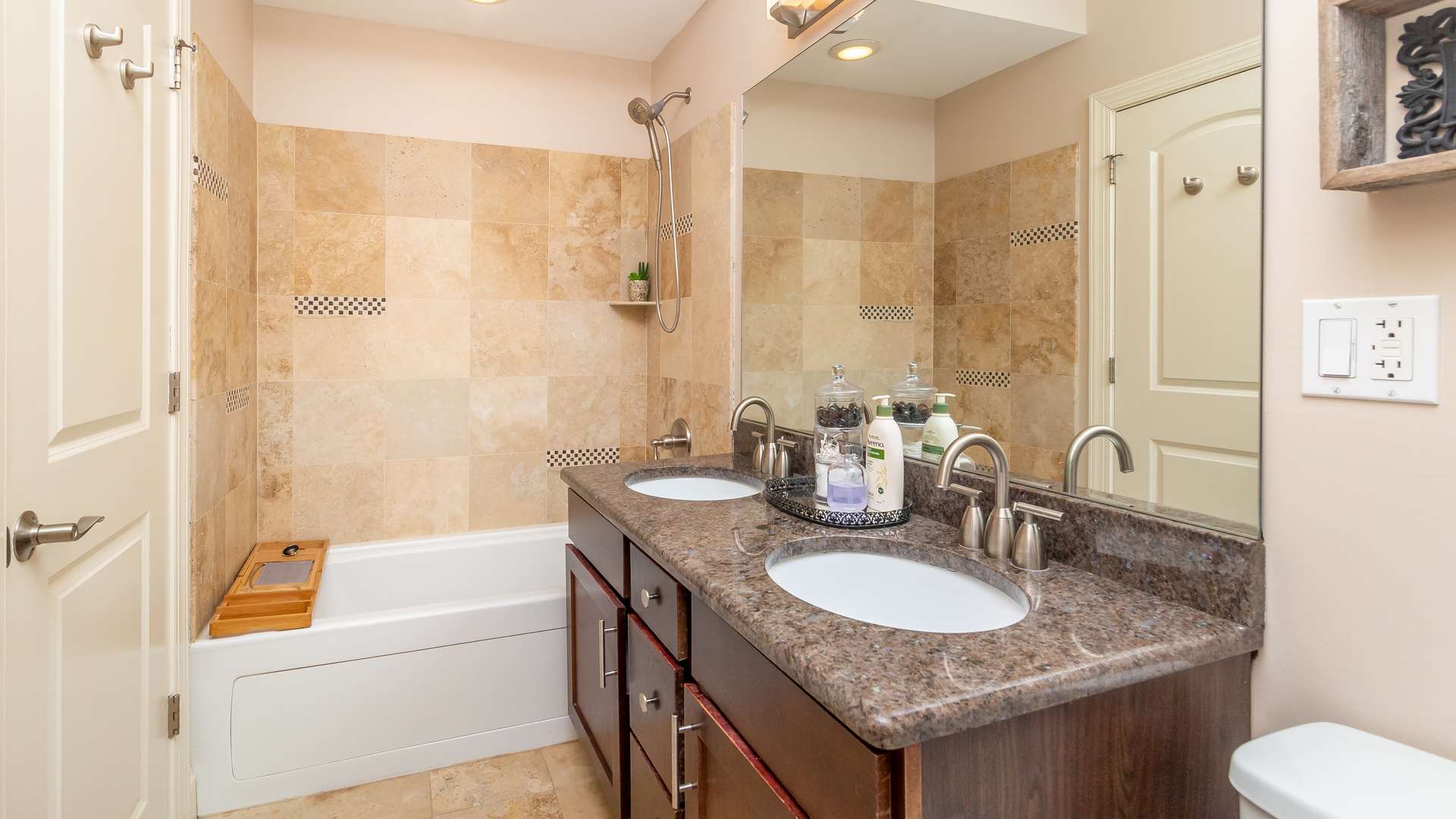 1639 W GRANVILLE Avenue Unit: G