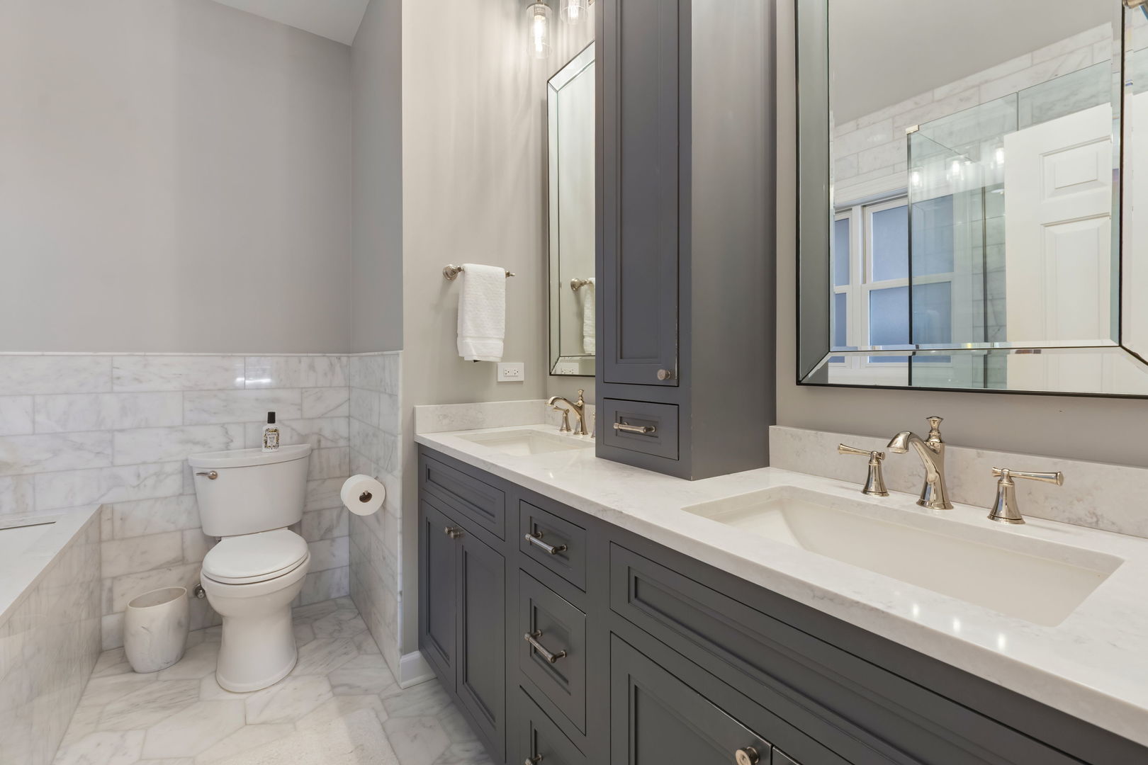 3238 N Kenmore Avenue Unit: 2
