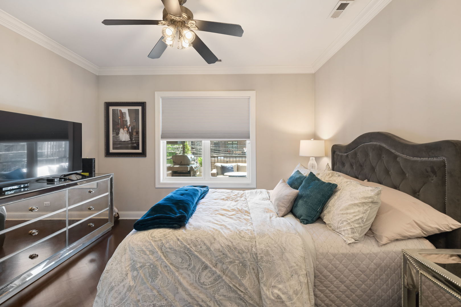 3238 N Kenmore Avenue Unit: 2