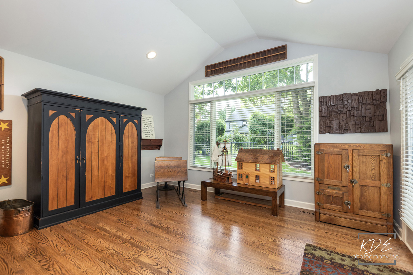 1126 Kings Point Court