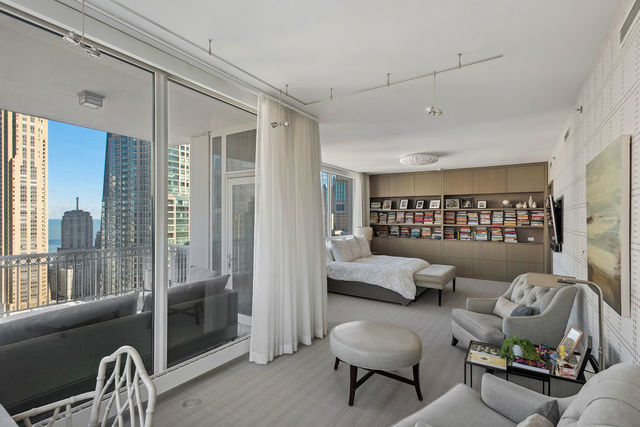 55 E Erie Street Unit: 4301