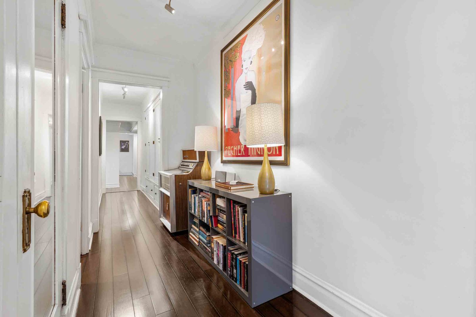 556 W Roscoe Street Unit: 3