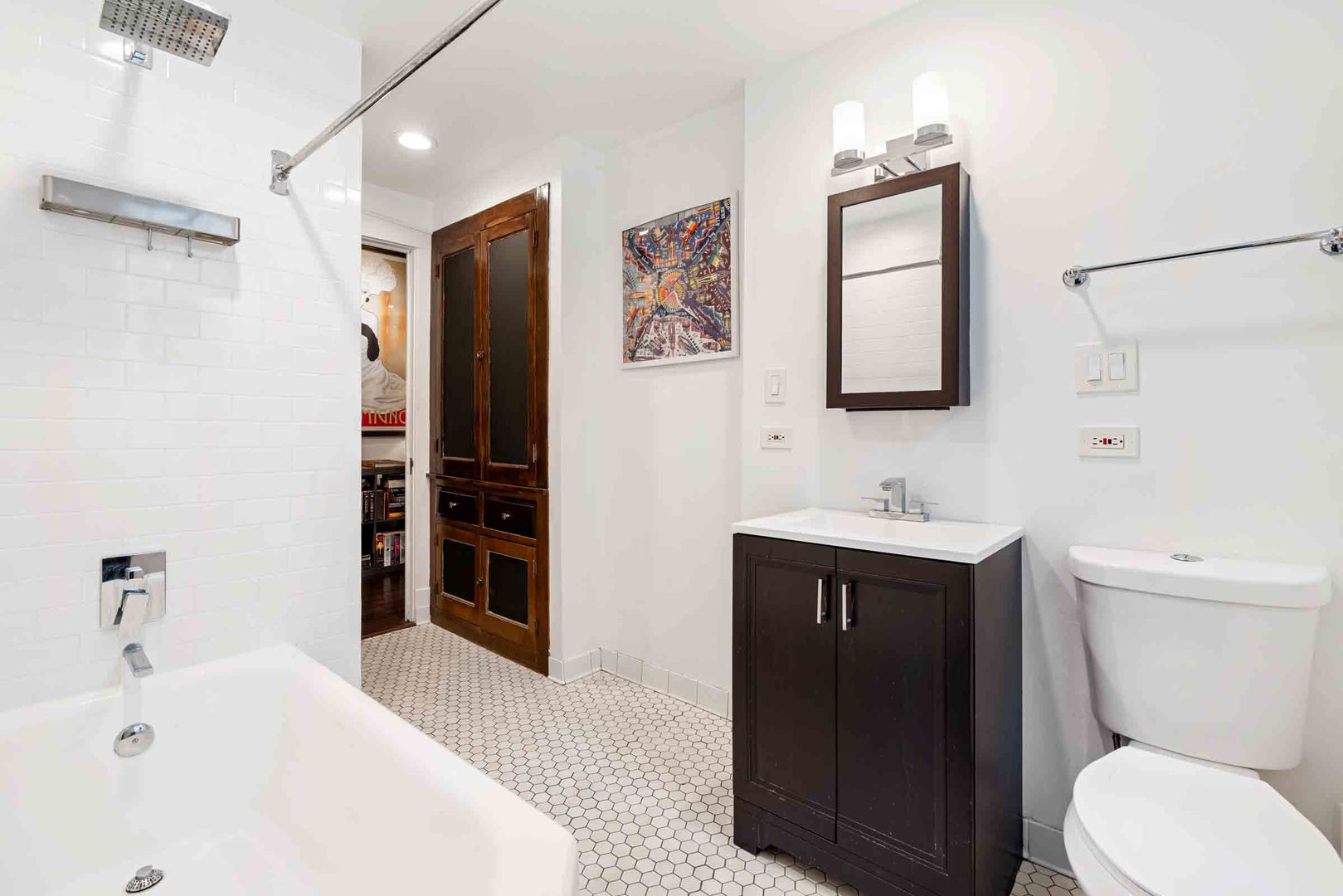 556 W Roscoe Street Unit: 3