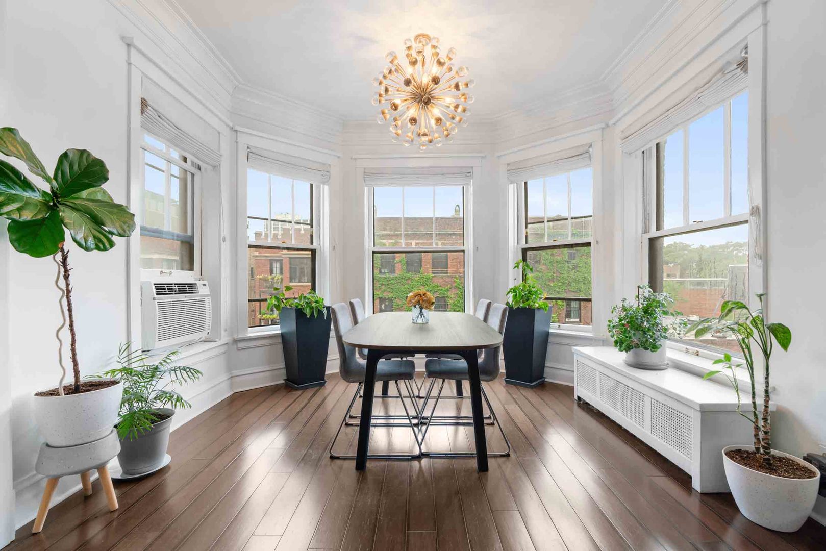556 W Roscoe Street Unit: 3