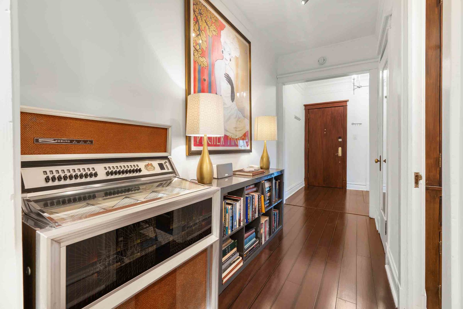 556 W Roscoe Street Unit: 3