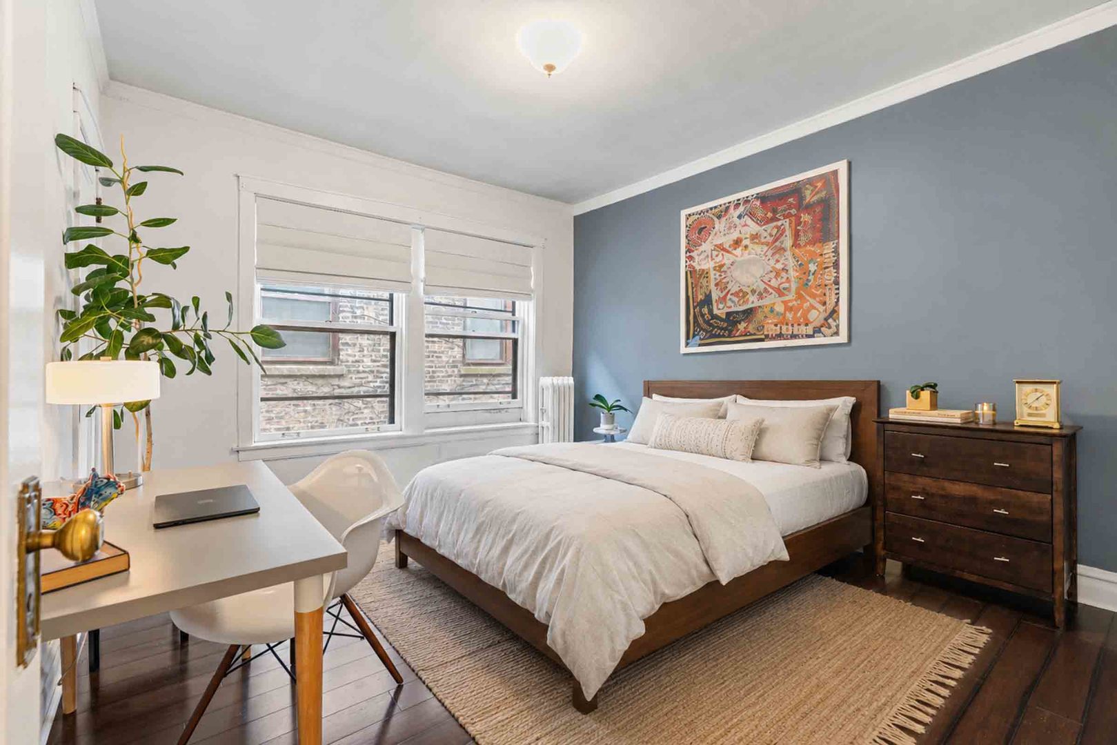 556 W Roscoe Street Unit: 3