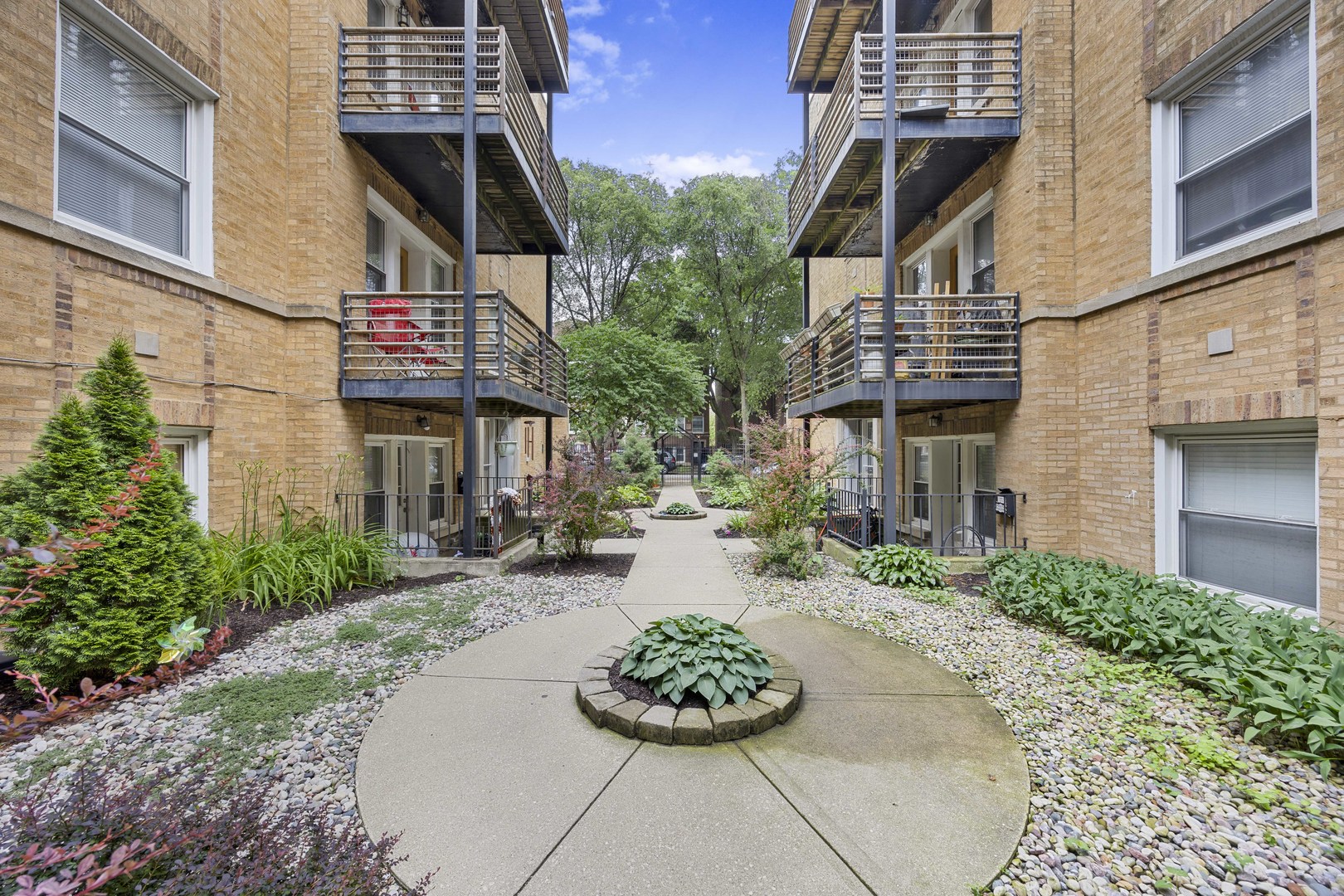 4608 N Monticello Avenue Unit: 1W
