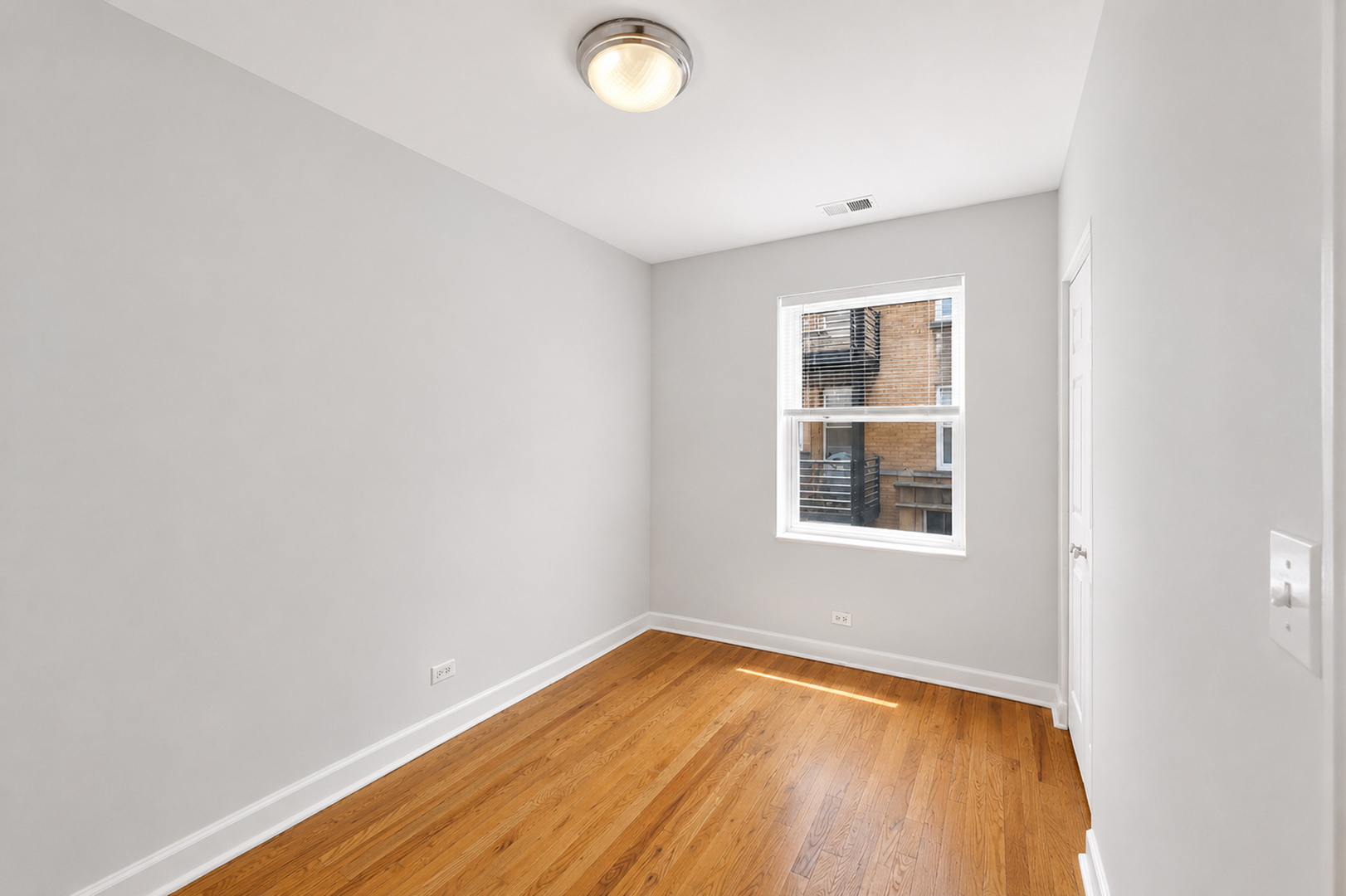 4608 N Monticello Avenue Unit: 1W
