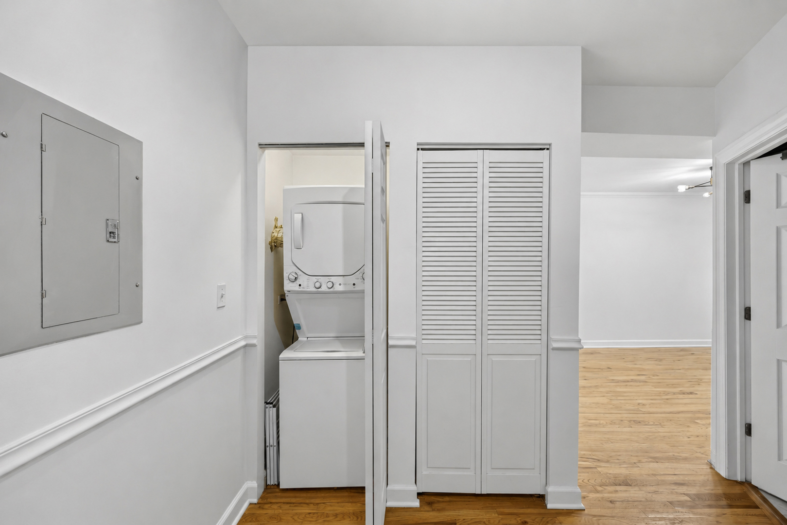 4608 N Monticello Avenue Unit: 1W