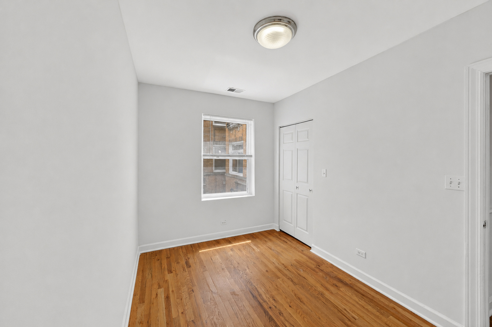 4608 N Monticello Avenue Unit: 1W