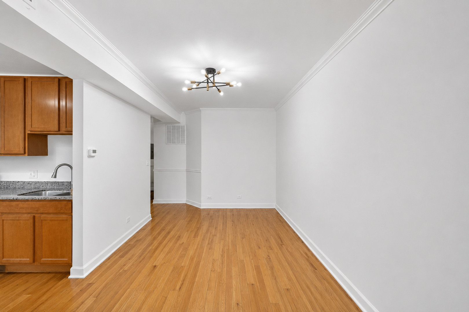 4608 N Monticello Avenue Unit: 1W