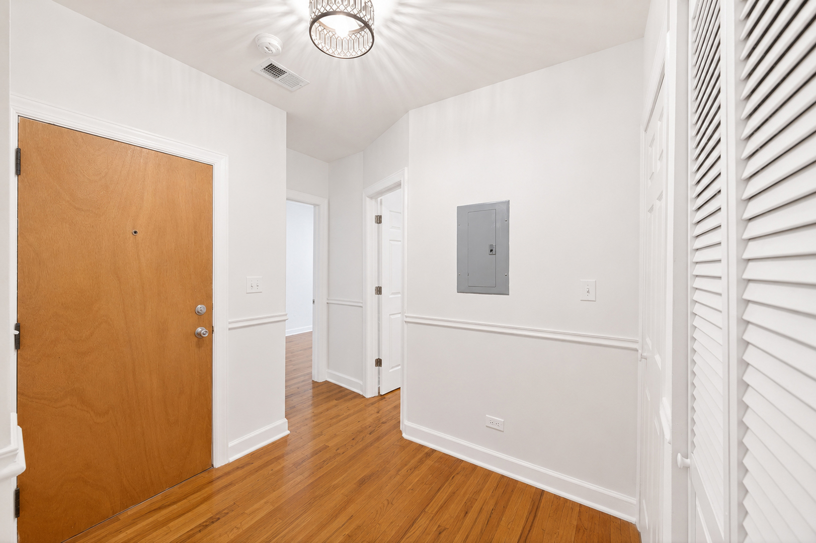 4608 N Monticello Avenue Unit: 1W
