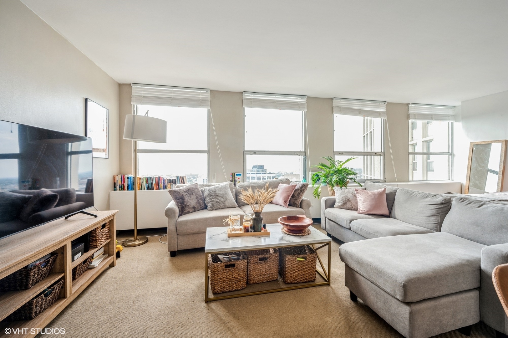 2626 N Lakeview Avenue Unit: 2506