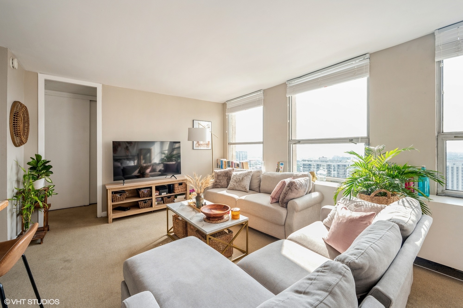 2626 N Lakeview Avenue Unit: 2506